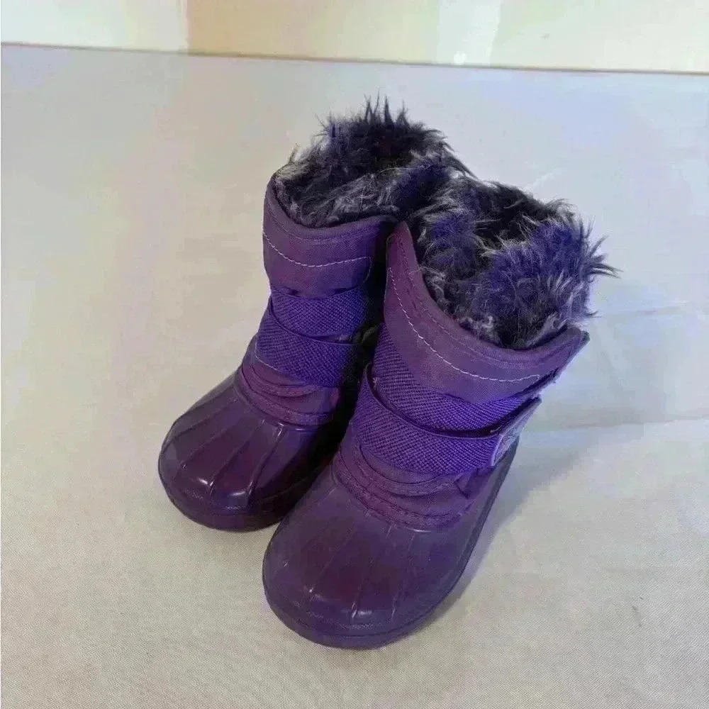 Girls size 5/6 snow boots, #H320